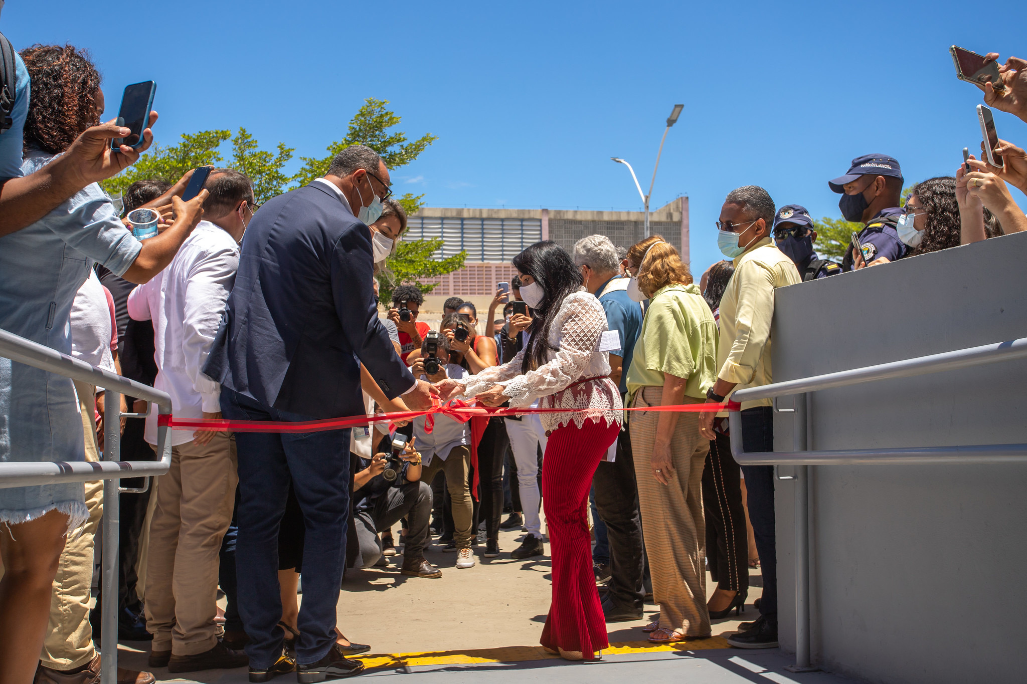 Prefeita entrega novas instalações do PA Nelson Barros e Policlínica Carlos Bastos. Atendimento nas unidades foi ativado logo após inauguração