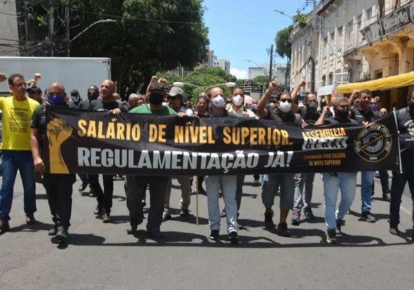  Policiais civis convocam categoria para deliberar pela greve; delegados entregam cargos