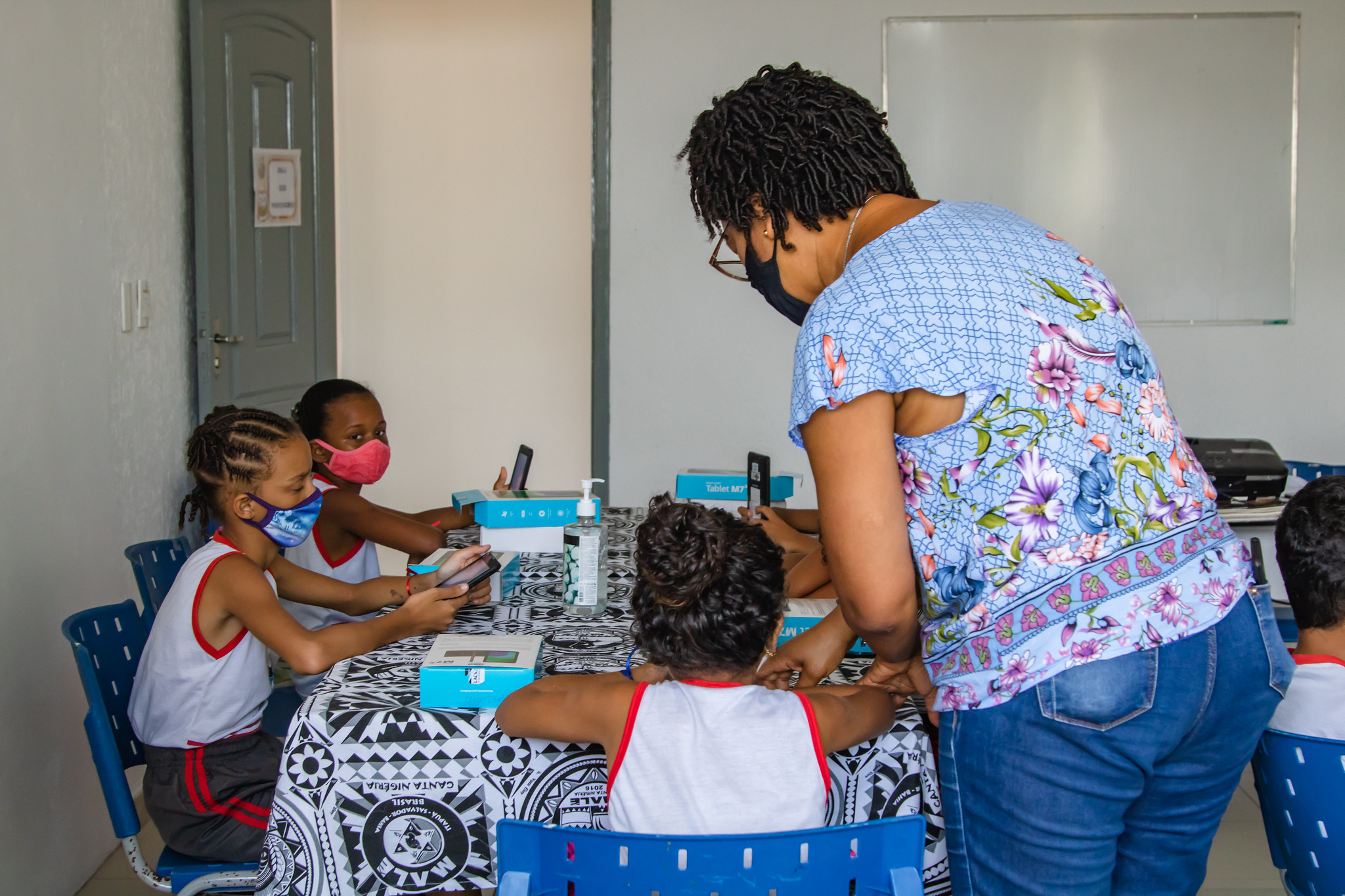  Parceria da Educação com Instituto Claro leva conectividade a 14 escolas da rede municipal de Lauro de Freitas