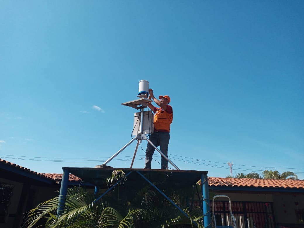 Técnicos da Defesa Civil iniciam manutenção dos pluviômetros instalados em Lauro de Freitas