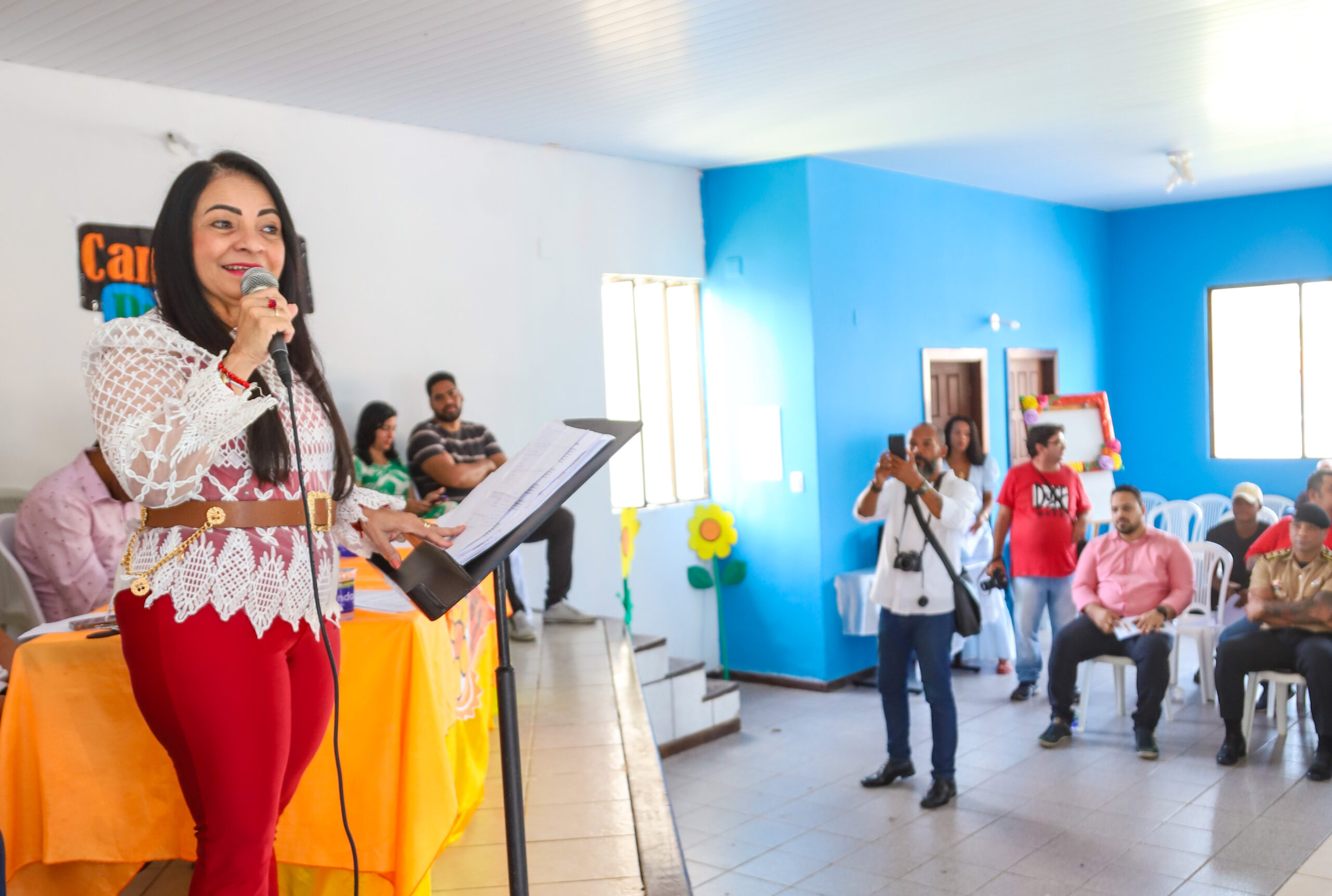 Em roda de conversa, Prefeita destaca ações de prevenção à exploração sexual contra crianças e adolescentes em Lauro de Freitas