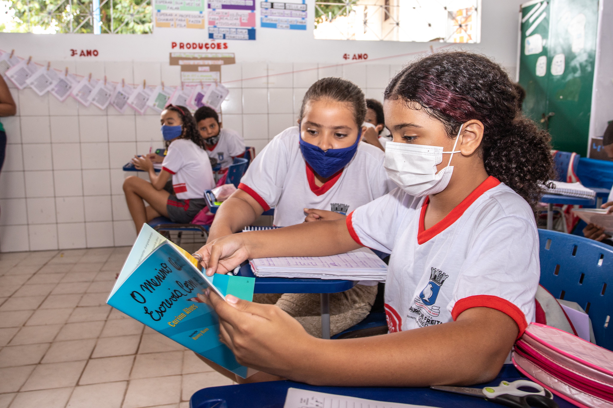  Educação inclusiva: escolas de Lauro de Freitas recebem kits de literatura acessível