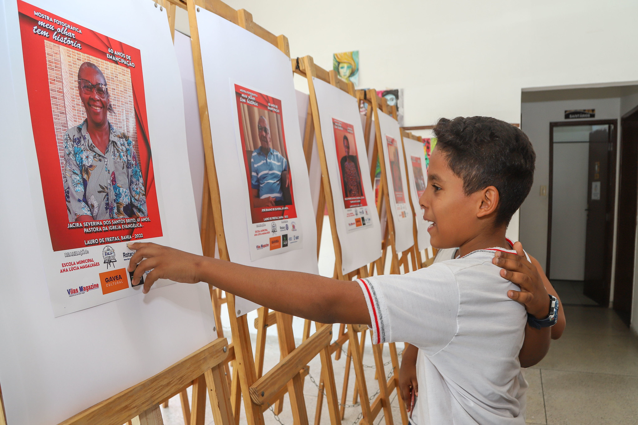  Alunos da Escola Ana Lúcia Magalhães realizam exposição fotográfica em homenagem aos 60 anos de Lauro de Freitas