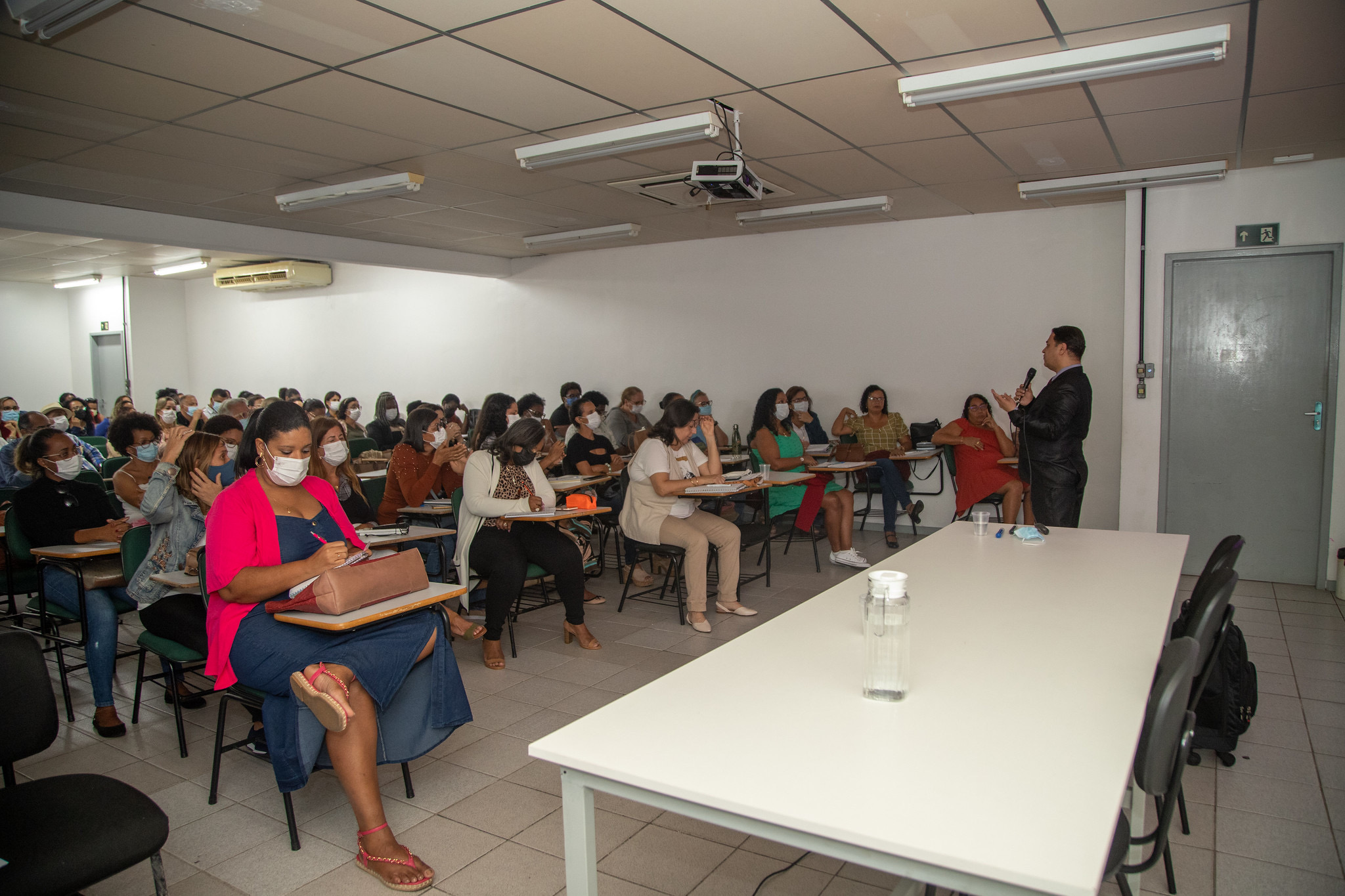  Educadores de Lauro de Freitas participam de palestra sobre recuperação de aprendizagem pós-pandemia