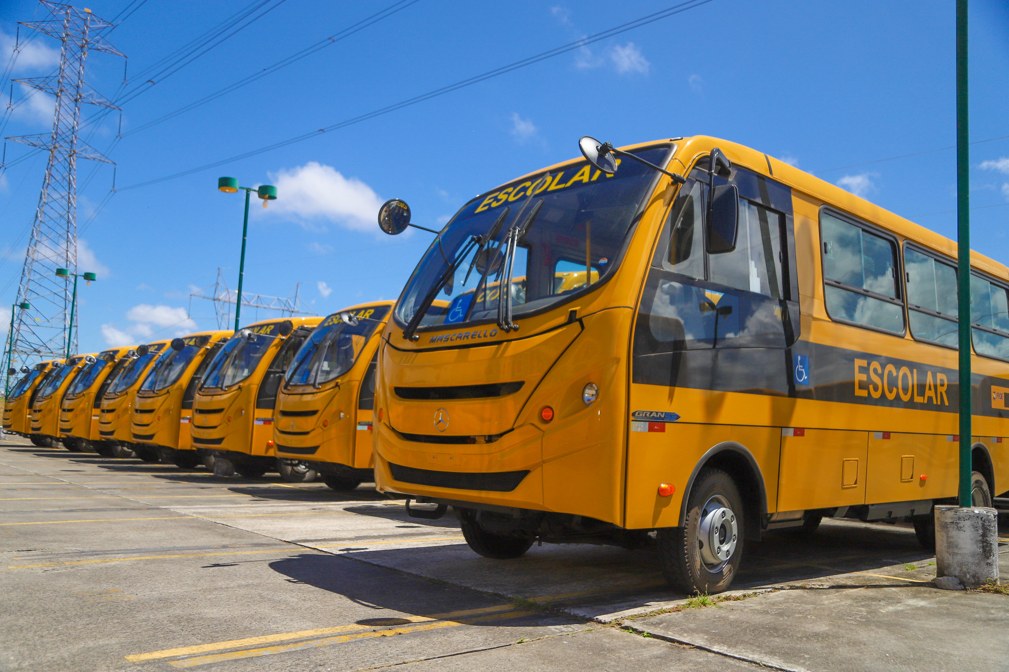  Educação de Lauro de Freitas recebe mais um ônibus para o transporte escolar