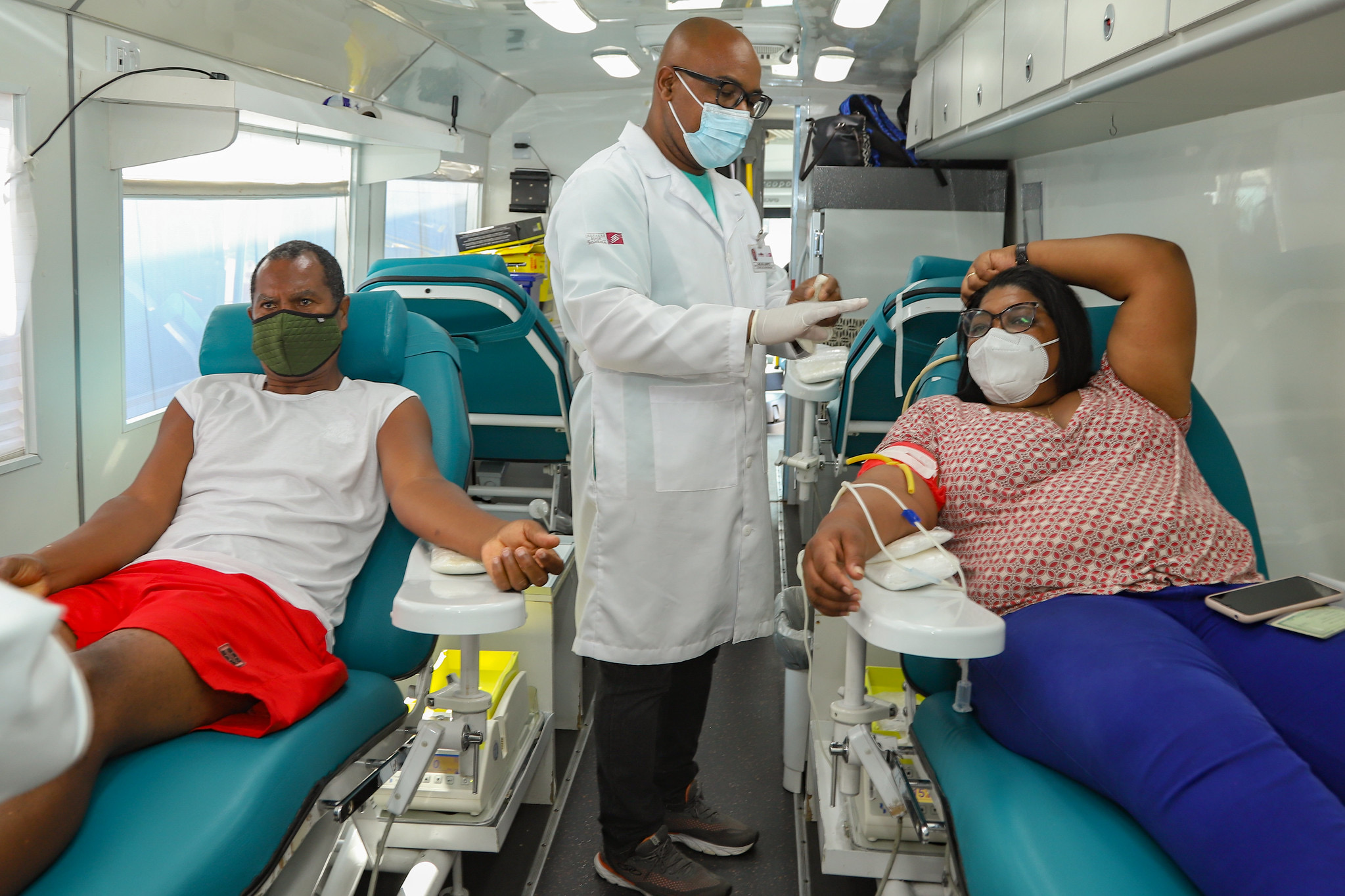 Hemóvel em Lauro de Freitas coletou mais de 30 bolsas de sangue. Atendimento continua nesta sexta-feira (23)