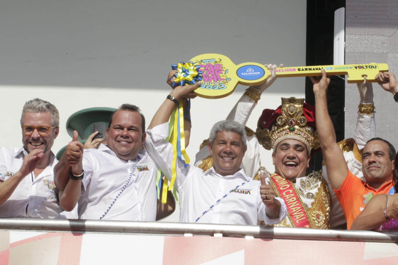  Jerônimo participa de abertura oficial do carnaval na Barra