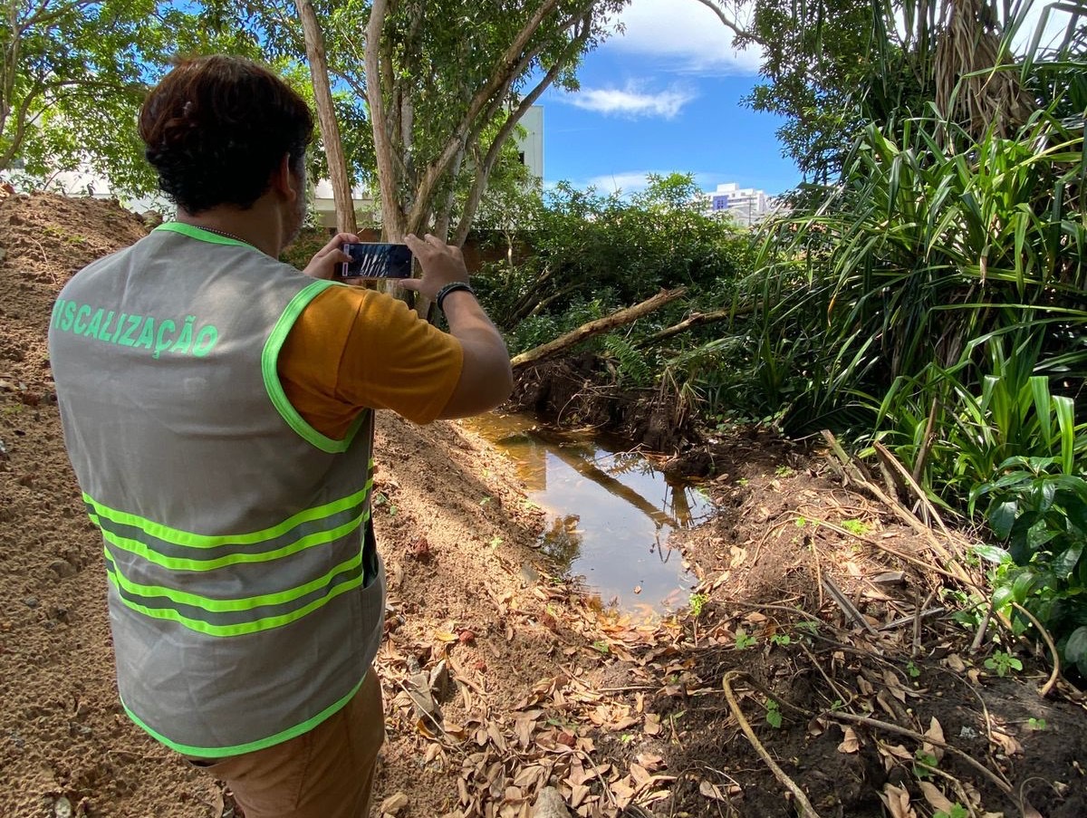  SEMARH suspende as atividades da obra de assoreamento de afluente do Rio Joanes