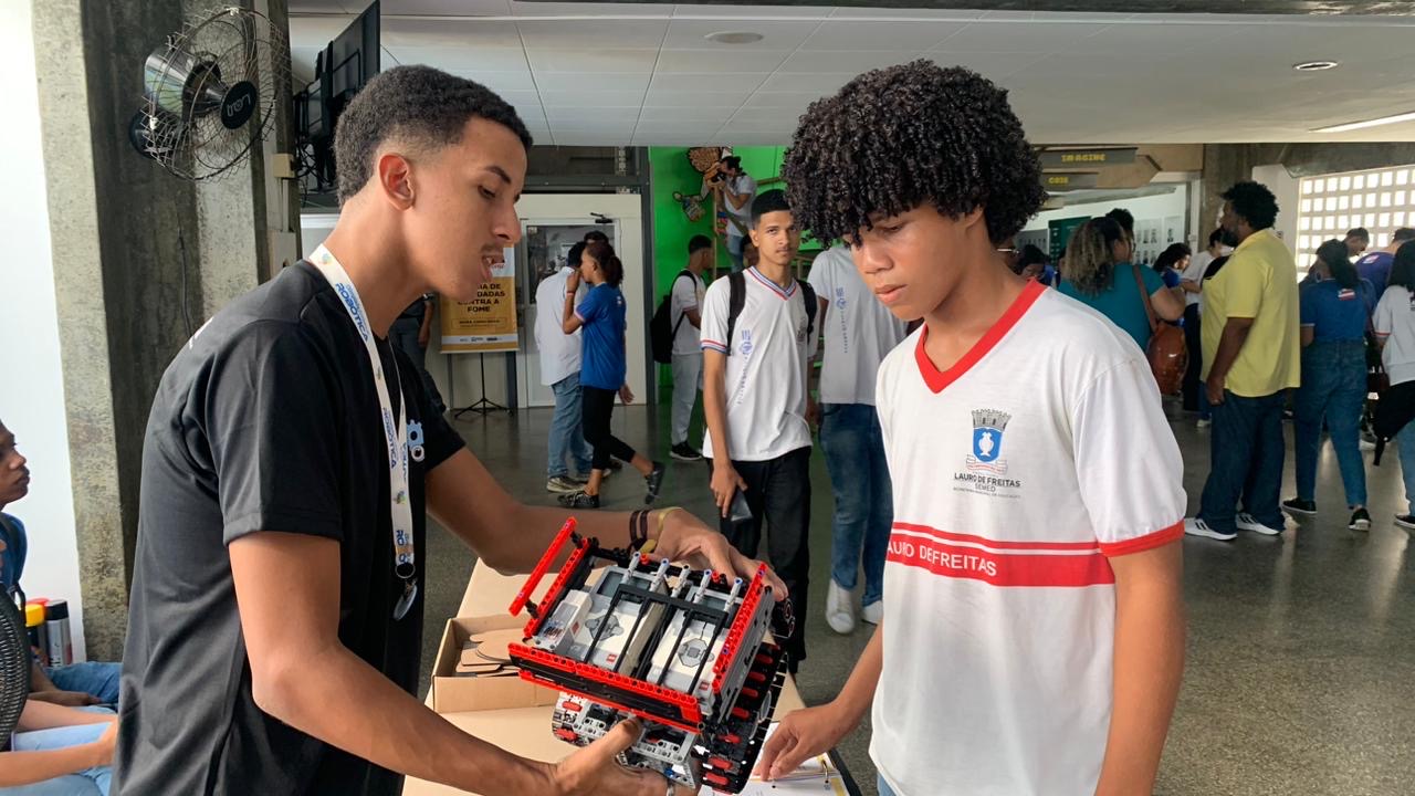  Alunos da rede municipal de Lauro de Freitas participam do Festival de Invenções e Criatividade realizado pelo Instituto Anísio Teixeira