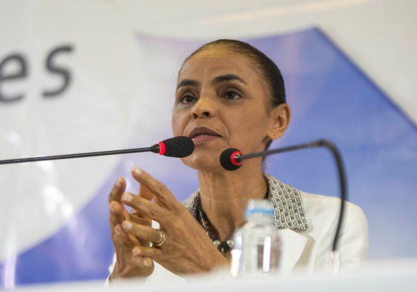 Com Covid-19 e sinusite, Marina Silva volta a ser internada
