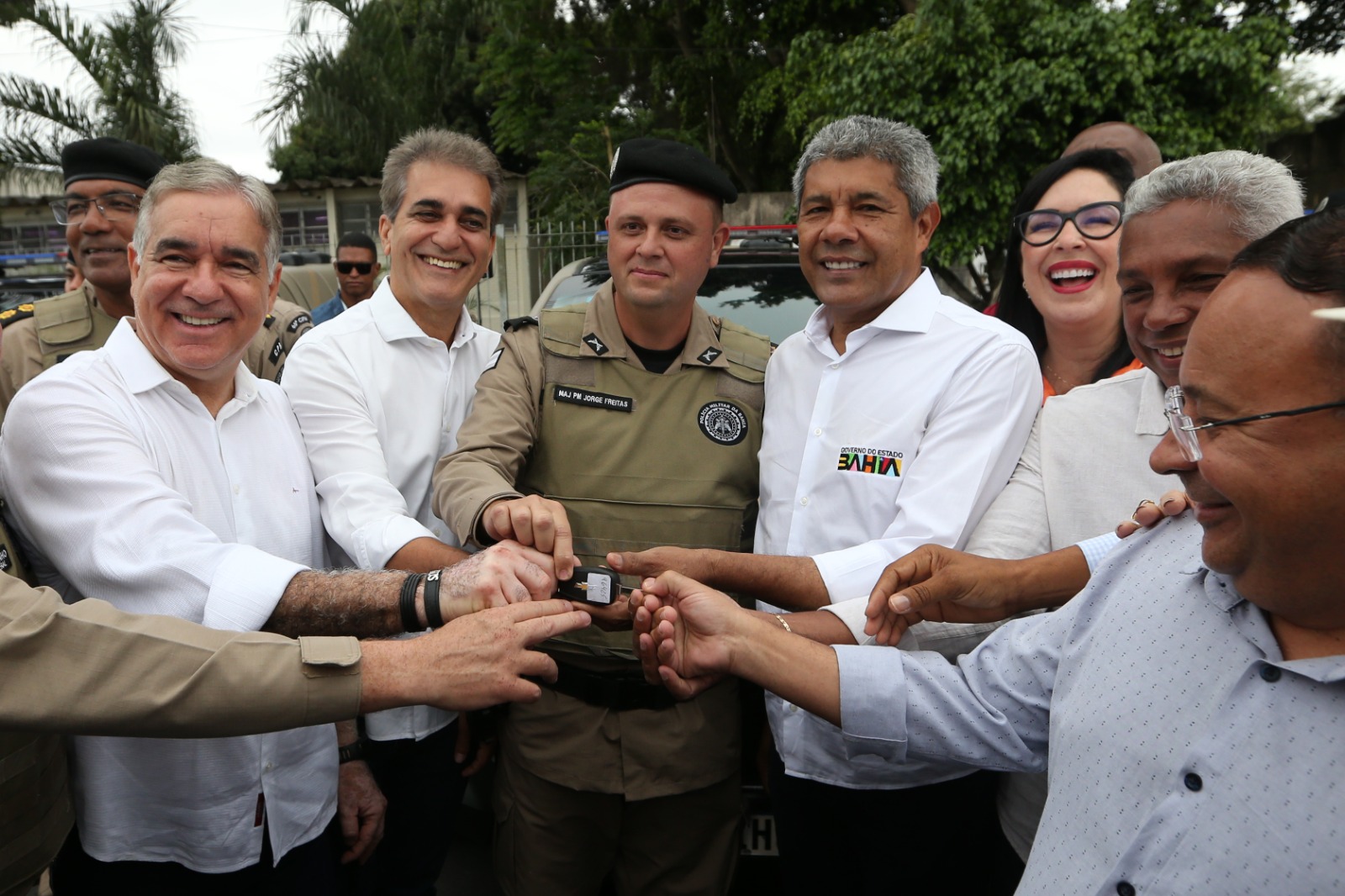  Jerônimo entrega novas viaturas para ampliar ações de segurança na região de Feira de Santana