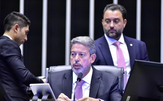 Arthur Lira confirma a jornal que Centrão terá cargos na Caixa e diz que PP agora é base do governo