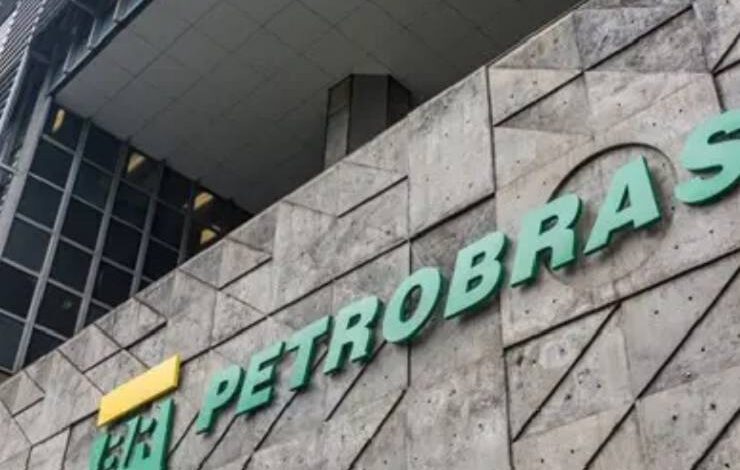  Petrobras anuncia redução de R$ 0,12 na gasolina e aumento de R$ 0,25 no diesel