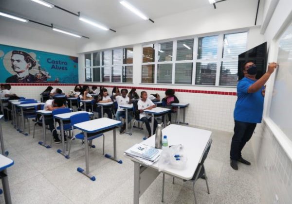  Estado nomeia 54 professores de Inglês aprovados no concurso da Educação