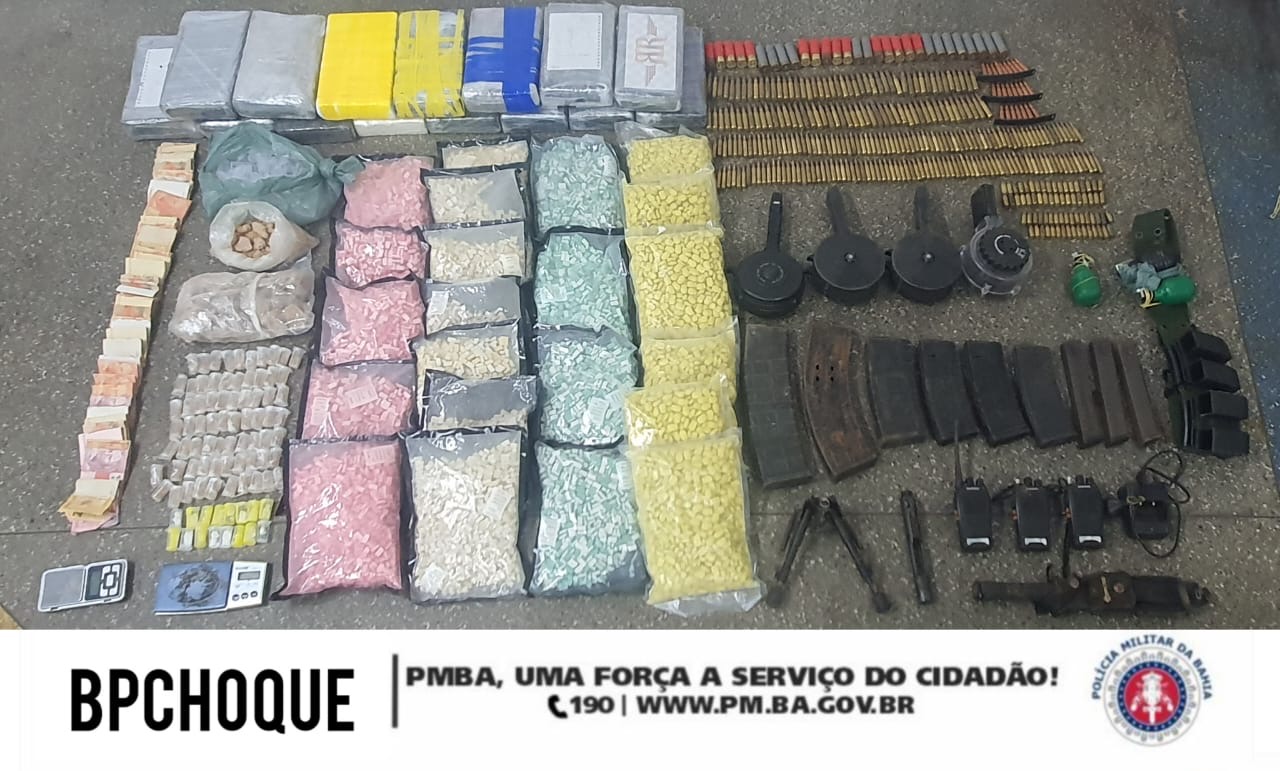  Ação de inteligência da PM localiza 15 kg de cocaína, 22 mil pastilhas de ecstasy, munições e carregadores para fuzis, R$ 4 mil em espécie e granadas