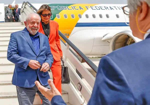  Brasil ‘nunca antes’ esteve tão respeitado, diz Lula ao justificar viagens ao exterior