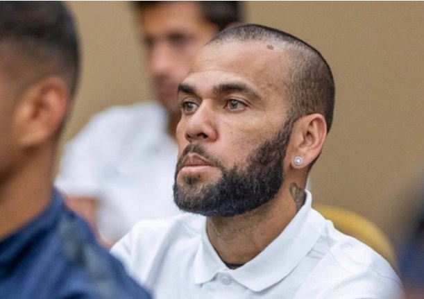  Daniel Alves completa em janeiro um ano preso sob acusação de estupro; relembre caso mês a mês