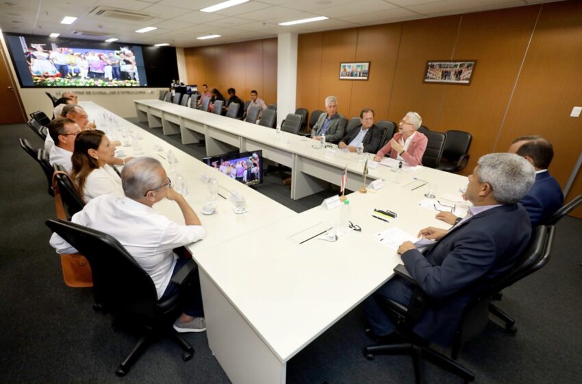  Em Salvador, Jerônimo Rodrigues se reúne com representantes do trade de carnaval para debater medidas para o aprimoramento da folia