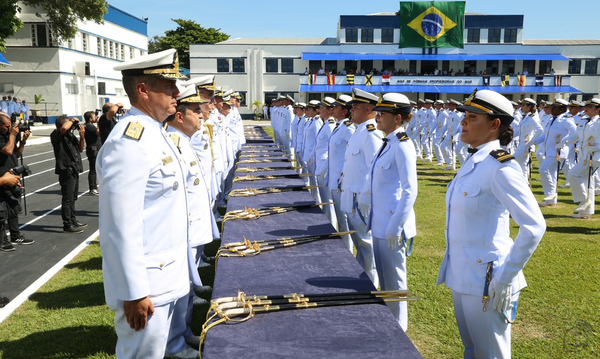  Marinha abre concurso para oficiais; salário inicial passa de R$ 9 mil