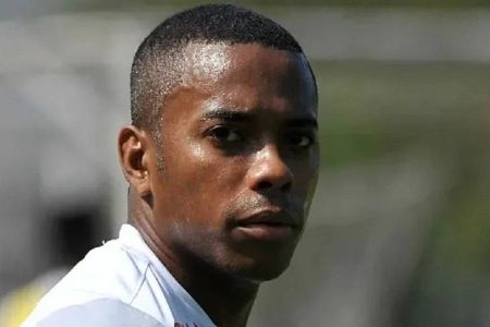  Robinho deixa isolamento e passa a dividir cela com outros detentos