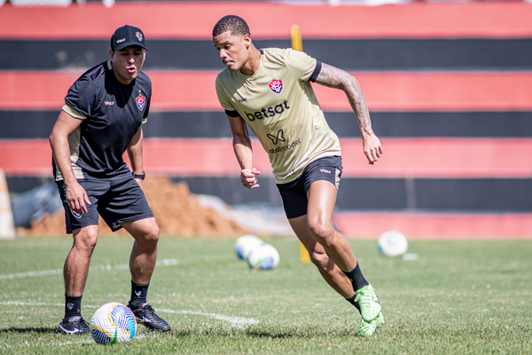  Vitória recebe Atlético-GO no Barradão para tentar somar primeiros três pontos no Brasileirão