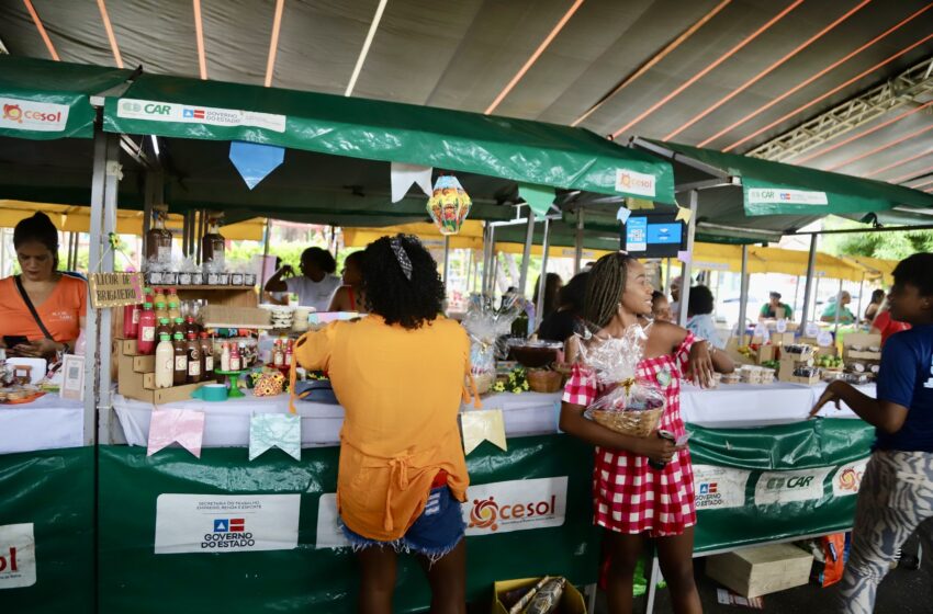  Artesanato, comidas típicas e música atraem público no primeiro dia da edição junina da Feira de Economia Solidária