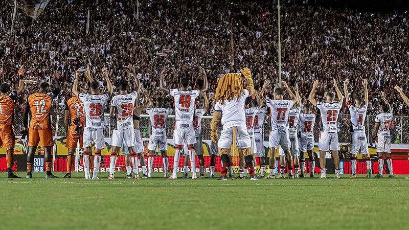  Vitória recebe Fluminense para confronto direto no Barradão