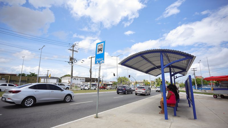  Camaçari fica sem ônibus em meio à troca de gestão após prefeitura não renovar contrato com empresas; entenda