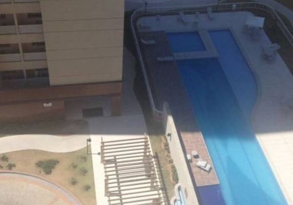  Menina de 3 anos morre após se afogar em piscina de prédio no Imbuí