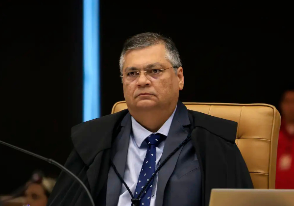  Dino manda suspender pagamento de emendas e pede abertura de investigação da PF