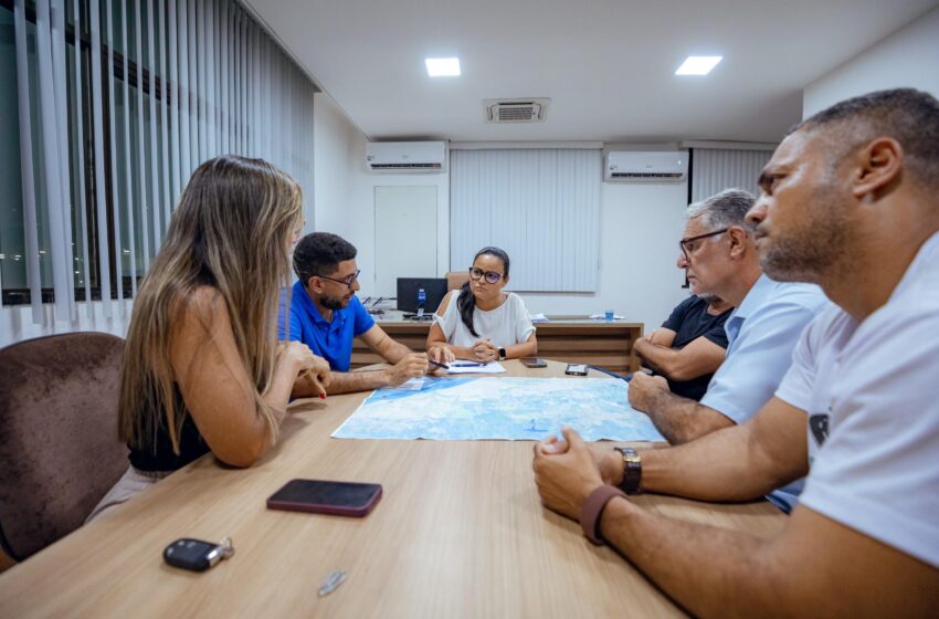  Em reunião, Débora Regis traça soluções para o trânsito da cidade