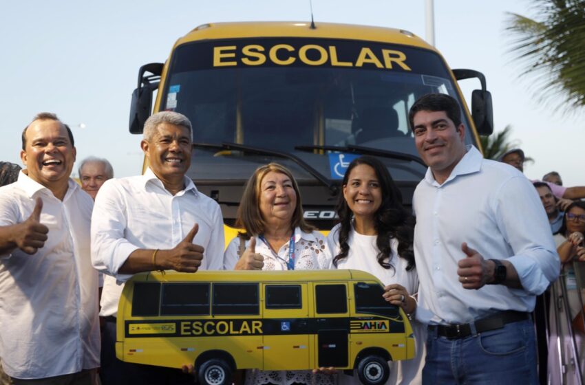  Governo do Estado amplia mobilidade de estudantes do interior com entrega de 417 ônibus escolares rurais