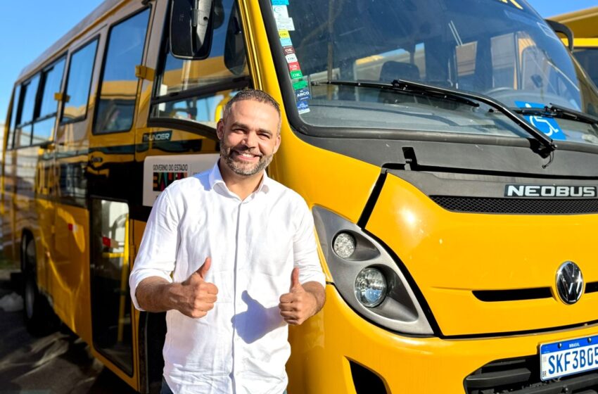  Rosalvo participa da entrega de 417 ônibus escolares para municípios baianos