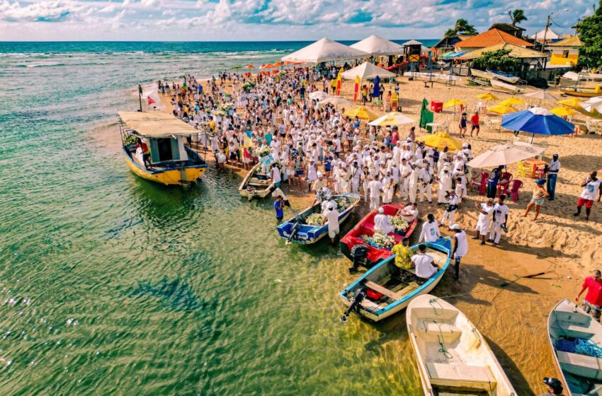  Iemanjá é celebrada com tradição e devoção na Praia de Buraquinho