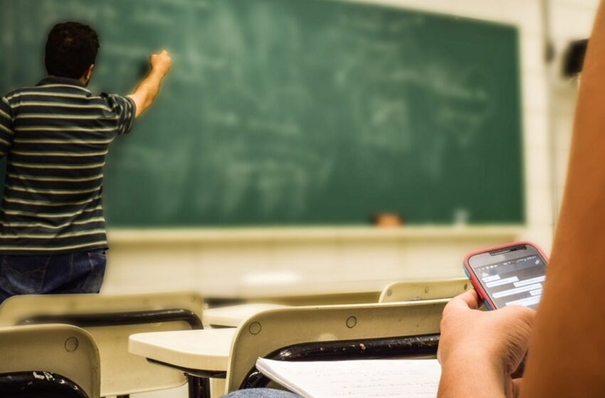  MEC orienta escolas sobre a proibição de celulares