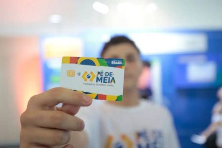  Pé-de-Meia será depositado na conta de alunos a partir de terça-feira (25)