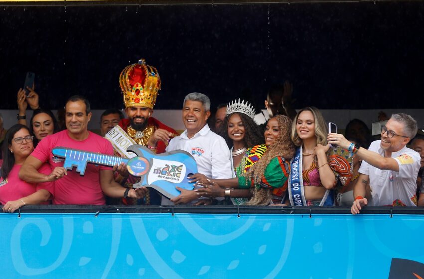  “Desejo sucesso aos artistas que fazem deste carnaval o mais potente do mundo”, declarou governador na abertura oficial da festa na capital