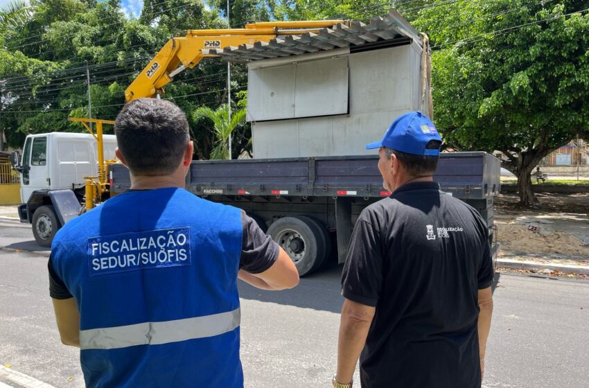  Camaçari: Prefeitura retira barracas irregulares na Praça da Gleba A