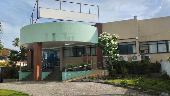  Mãe de aluno reclama de atraso do inicio do ano letivo da escola municipal Engenho Caji