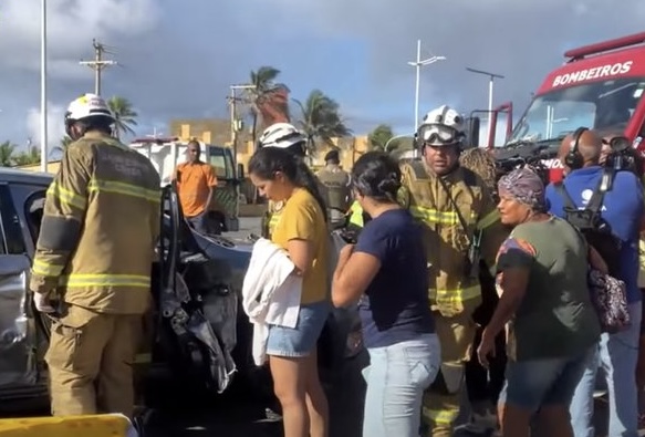  Tentativa de assalto termina em acidente grave na Avenida Pinto de Aguiar em Salvador