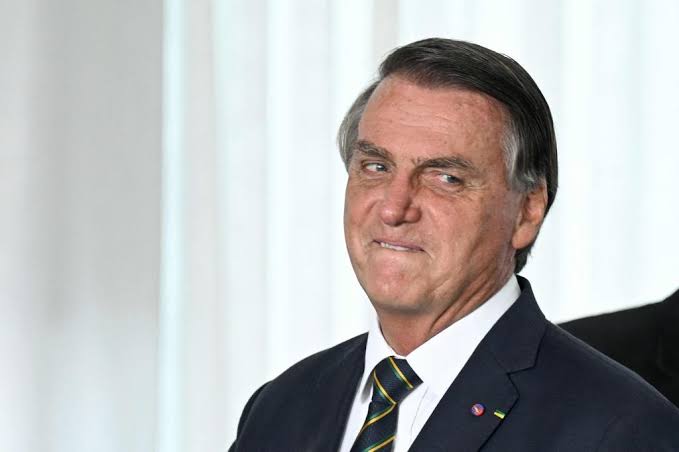  Possível prisão de Bolsonaro faz Exército discutir acomodações