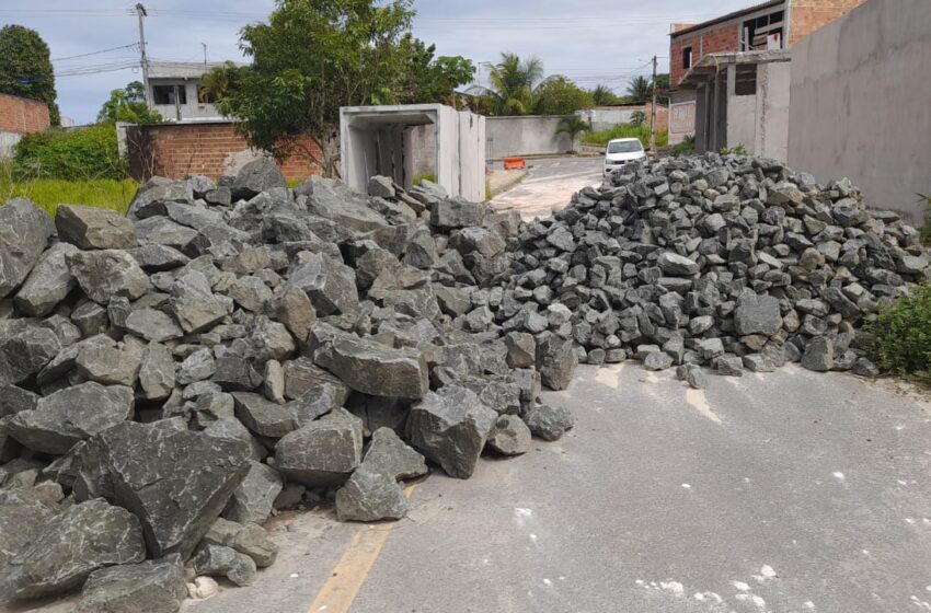  Camaçari: Seinfra refaz canal rompido no Parque das Mangaba