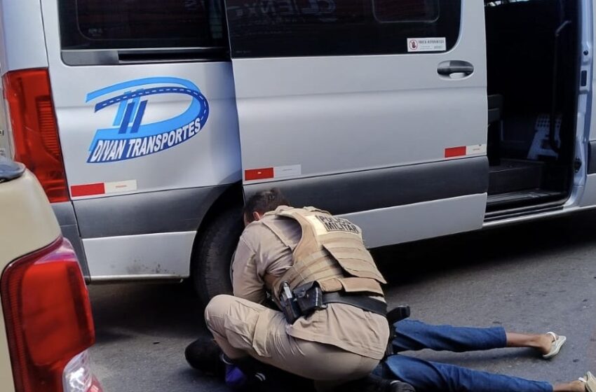 Policiais da 52ª CIPM prendem criminosos em flagrante após tentativa de assalto a van em Lauro de Freitas