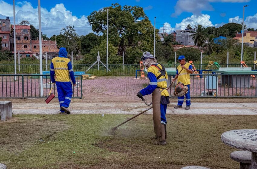 Serviço de limpeza urbana é realizado no Quingoma