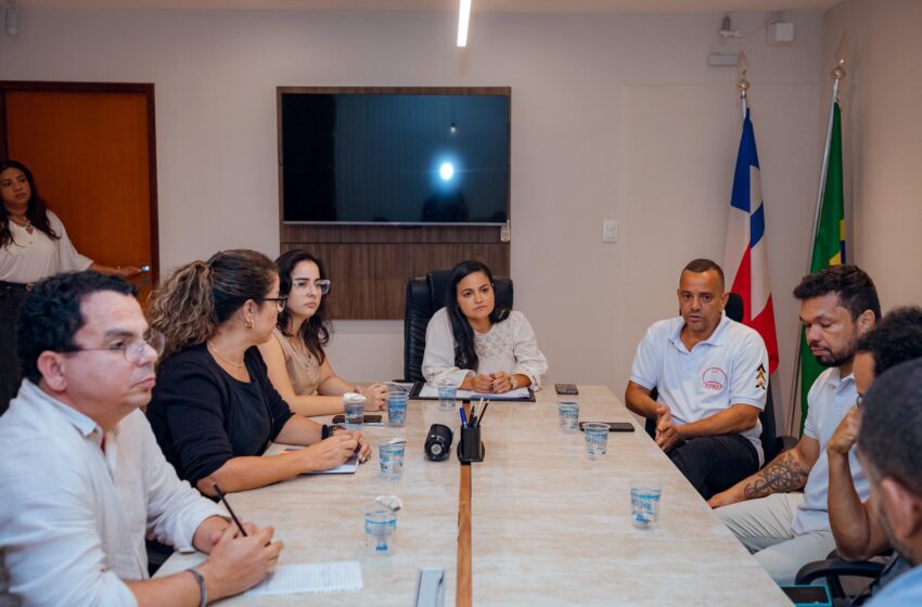 Prefeita Débora fortalece diálogos para avanços educacionais