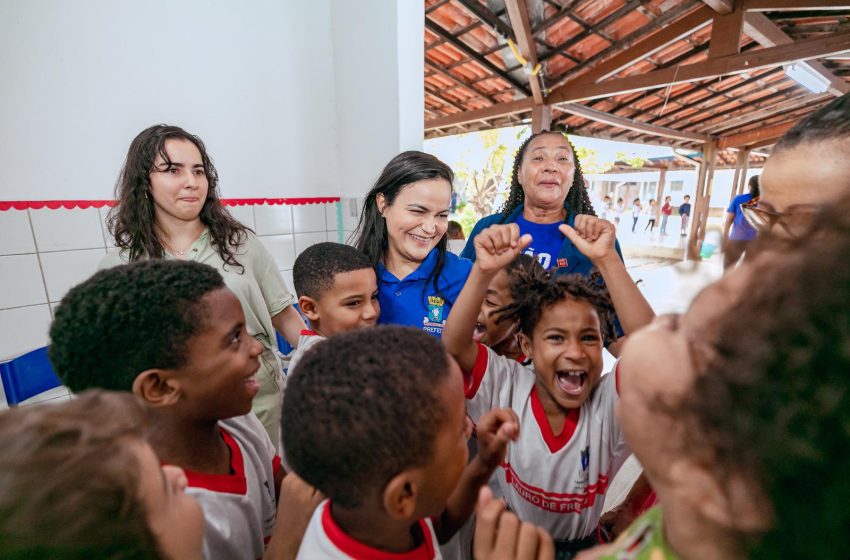 “É fundamental ver de perto como nossas crianças estão sendo cuidadas”, diz Débora durante visita surpresa à Escola da Vila Praiana