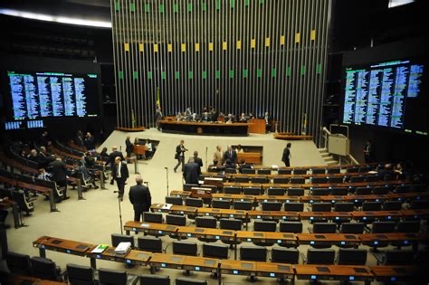  PEC do Fim da Escala 6×1 Empaca na Câmara Apesar de Apoio Popular e Pressão de Parlamentares