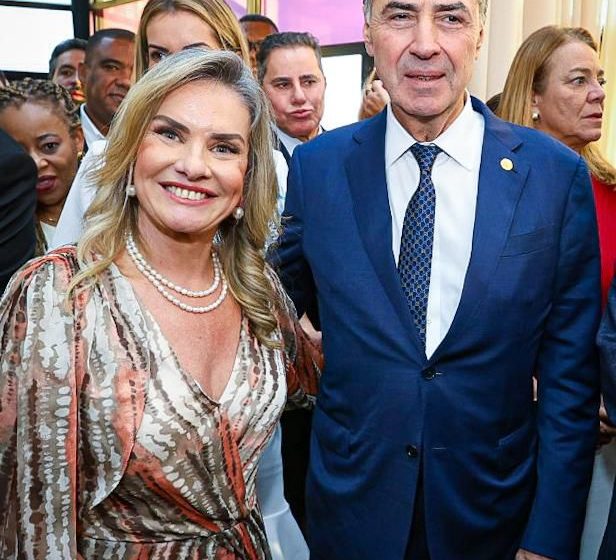 “Como não nasci baiano, me tornei baiano”, diz Barroso ao receber título e Comenda na ALBA
