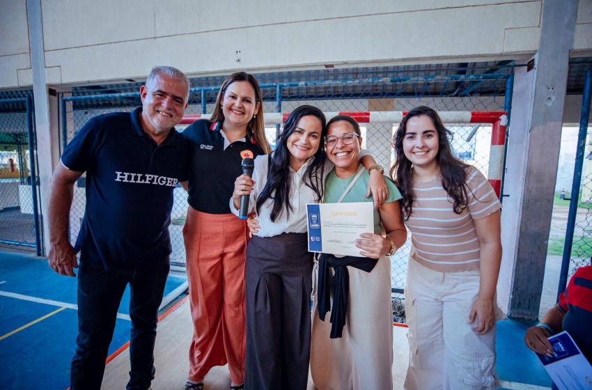 “Primeiros socorros é essencial para a vida”, diz Débora na certificação de 230 cuidadores escolares em Lauro de Freitas
