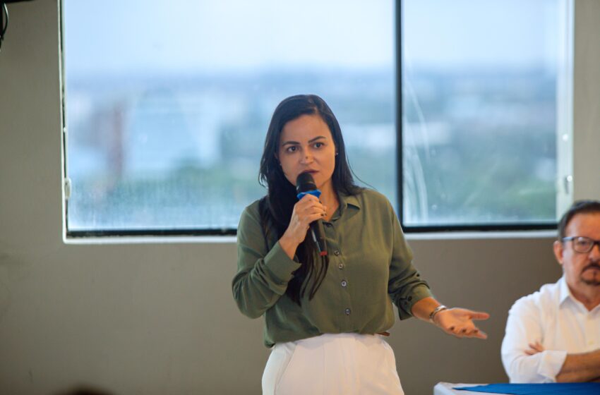 “Como moradora e gestora, estarei 100% à disposição”, diz Débora em encontro que tratou a revisão do PDDU de Lauro de Freitas
